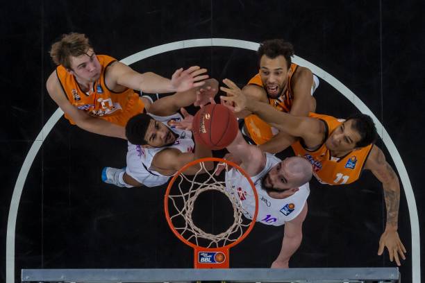 他在自家客 他在自家客